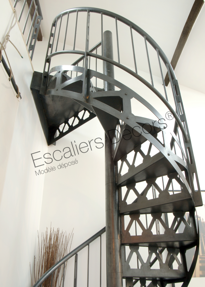 Photo DH36 - SPIR'DÉCO® San Francisco. Escalier d'intérieur en colimaçon au design industriel. Vue 3